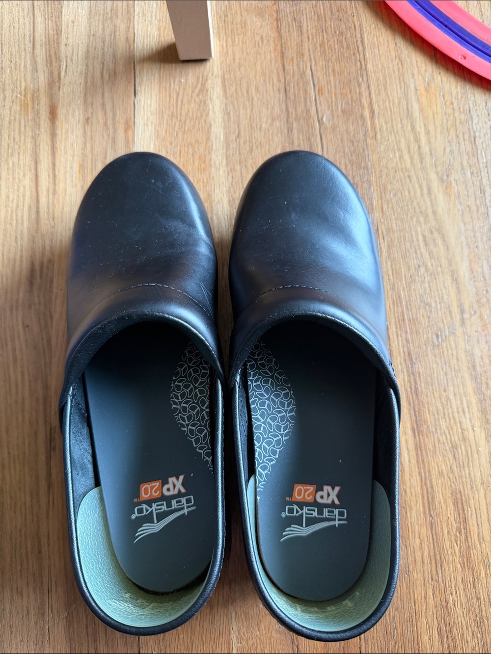 Dansko XP 2.0 Black Leather Clogs